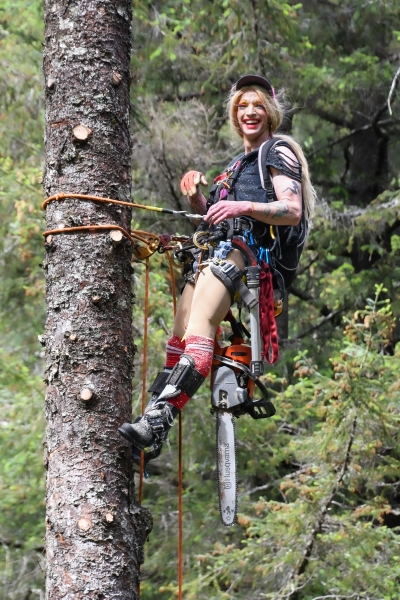 Lumberjack-queer-in-drag-with-chainsaw-LGBTQ-Alaska
