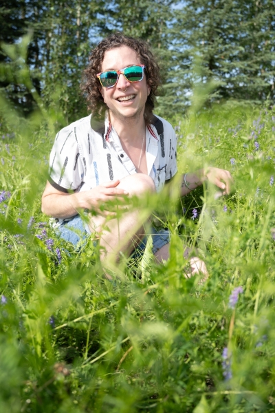 Nonbinary-queer-drag-artist-LGBTQ-Alaska